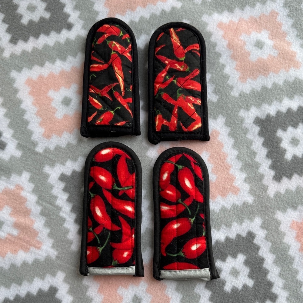 4 Chili Pepper Print hot pan pot handle covers - Red Black